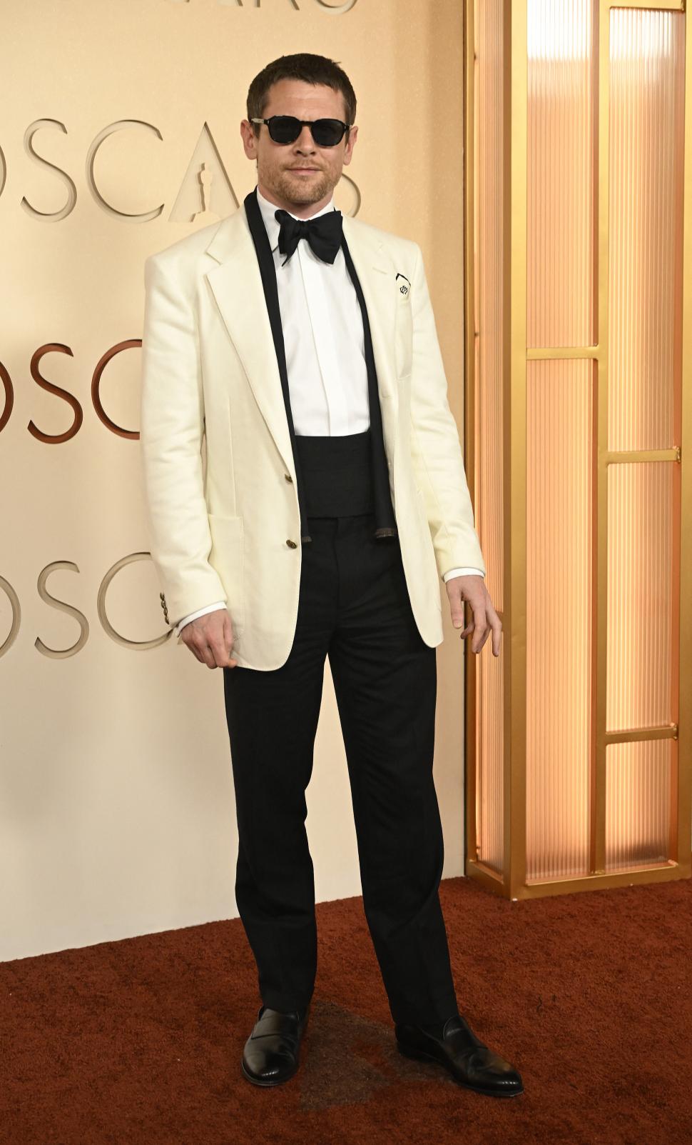 Oscar 2026. Imagini de covorul roșu și momente virale. Emma Stone a purtat „metal lichid”, Javier Bardem a stârnit reacții cu o broșă 1053690