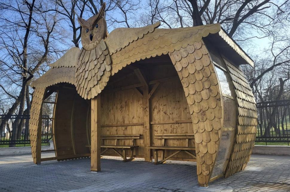 Stația „Bufnița” din Craiova a împărțit locuitorii în două tabere. Cum li se pare noul refugiu de autobuz: „O să se înghesuie turiștii” 1053859