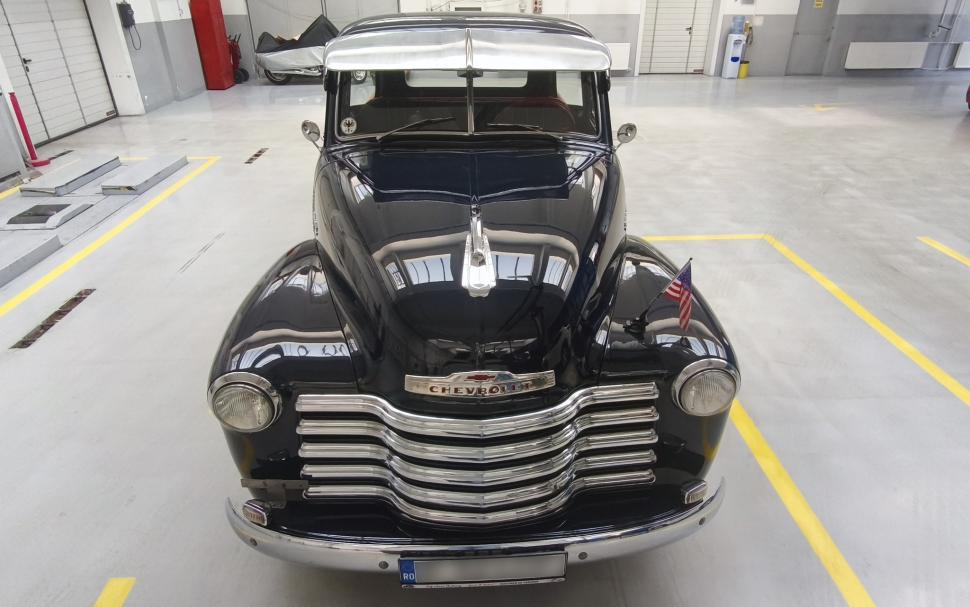 Imagini cu camioneta spectaculoasă, fabricată în 1952, care s-a prezentat la RAR Griviţa. "Era un cal de muncă pentru americani" 1054208