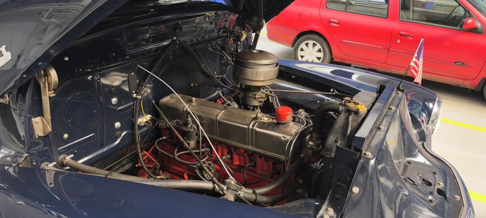 Imagini cu camioneta spectaculoasă, fabricată în 1952, care s-a prezentat la RAR Griviţa. "Era un cal de muncă pentru americani" 1054209