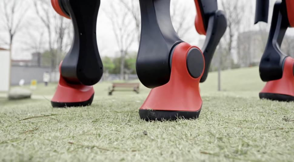 Chinezii lansează ponei roboți în ediție limitată pentru a marca Anul Calului de Foc: Cum arată, cât costă și ce viteză pot atinge 1054112