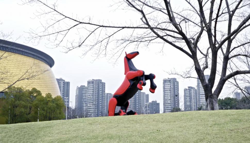 Chinezii lansează ponei roboți în ediție limitată pentru a marca Anul Calului de Foc: Cum arată, cât costă și ce viteză pot atinge 1054113