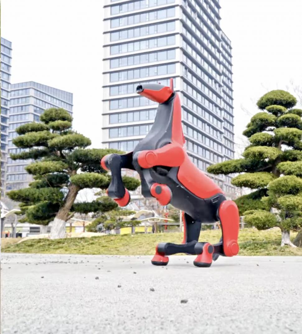 Chinezii lansează ponei roboți în ediție limitată pentru a marca Anul Calului de Foc: Cum arată, cât costă și ce viteză pot atinge 1054114