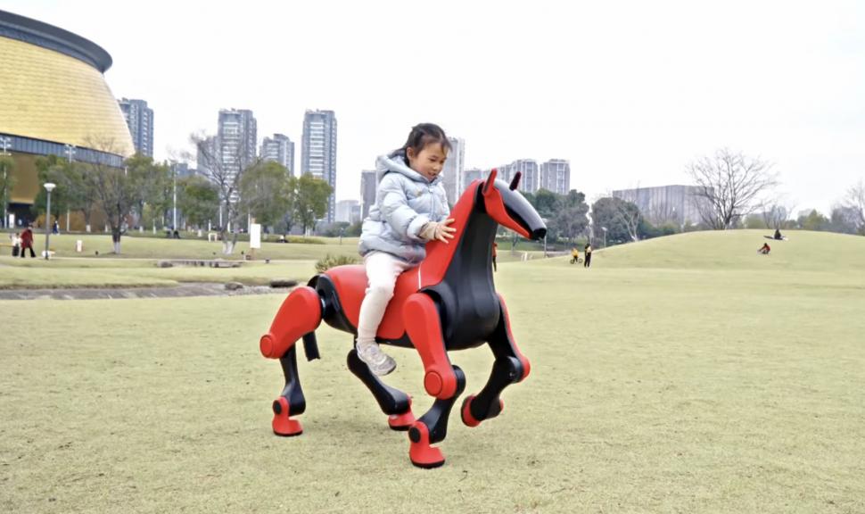 Chinezii lansează ponei roboți în ediție limitată pentru a marca Anul Calului de Foc: Cum arată, cât costă și ce viteză pot atinge 1054115