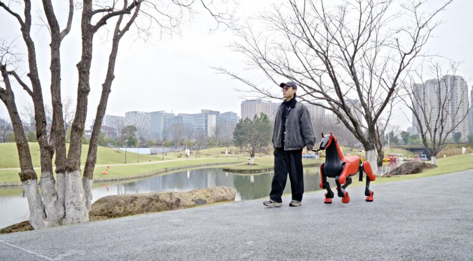 Chinezii lansează ponei roboți în ediție limitată pentru a marca Anul Calului de Foc: Cum arată, cât costă și ce viteză pot atinge 1054116