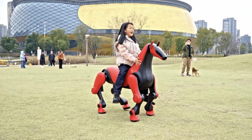 Chinezii lansează ponei roboți în ediție limitată pentru a marca Anul Calului de Foc: Cum arată, cât costă și ce viteză pot atinge 1054117