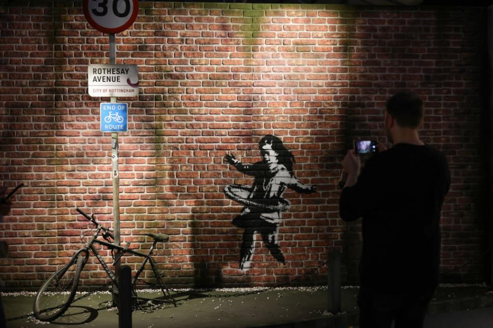 Cine este, de fapt, misteriosul artist stradal Bansky. Noile dovezi care îl leagă de numele Robin Gunningham 1054652
