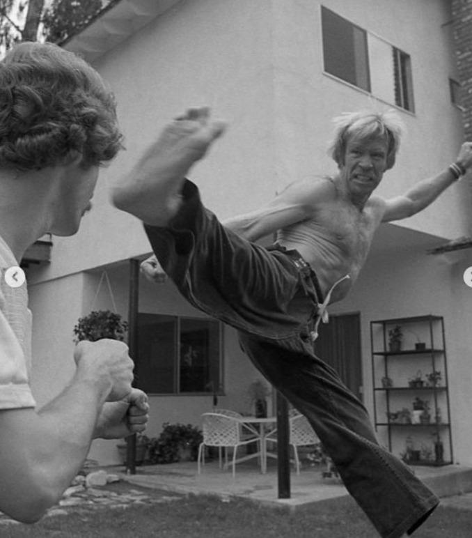 Imagini memorabile din cariera lui Chuck Norris. Viața superstarului artelor marțiale 1054983