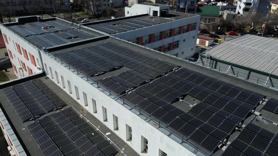 Investiție majoră în energie verde în Sectorul 3 al Capitalei: Panouri fotovoltaice pentru blocurile, grădiniţele şi școlile din sector 1054883