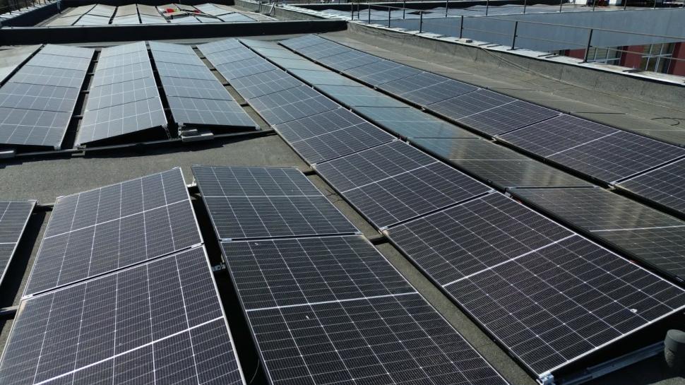 Investiție majoră în energie verde în Sectorul 3 al Capitalei: Panouri fotovoltaice pentru blocurile, grădiniţele şi școlile din sector 1054885