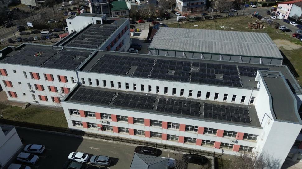 Investiție majoră în energie verde în Sectorul 3 al Capitalei: Panouri fotovoltaice pentru blocurile, grădiniţele şi școlile din sector 1054886