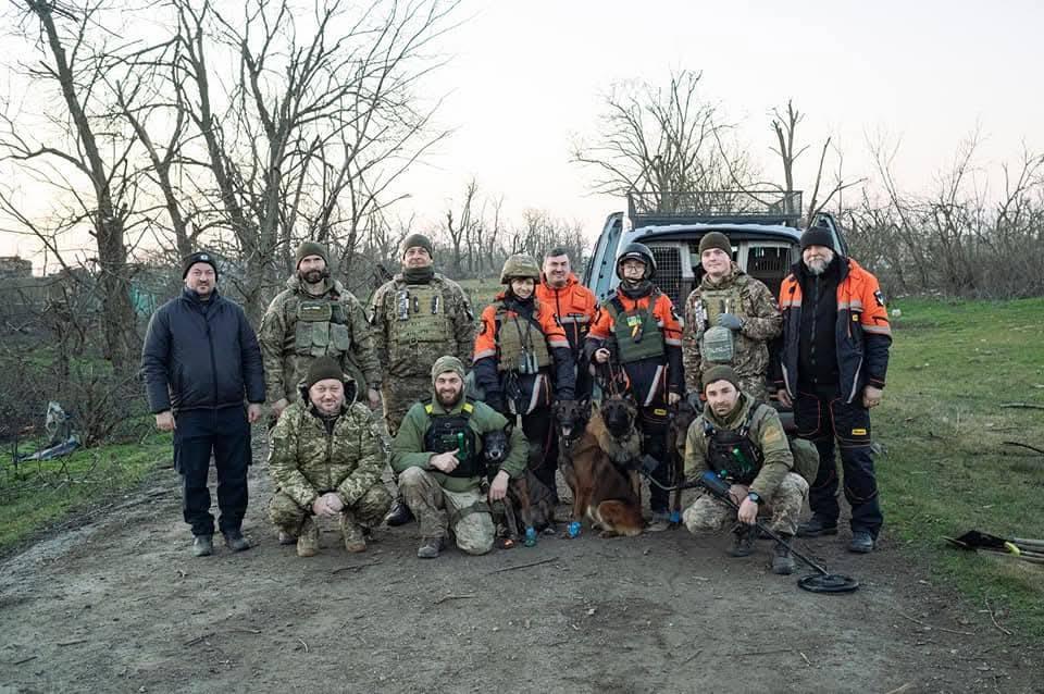 Povestea emoționantă a dobermanului-erou din Ucraina: „Hanna a salvat peste 170 de oameni până în ultima zi de viață” 1054858