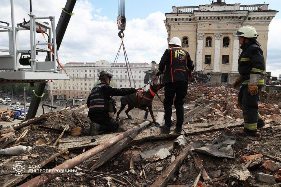 Povestea emoționantă a dobermanului-erou din Ucraina: „Hanna a salvat peste 170 de oameni până în ultima zi de viață” 1054863