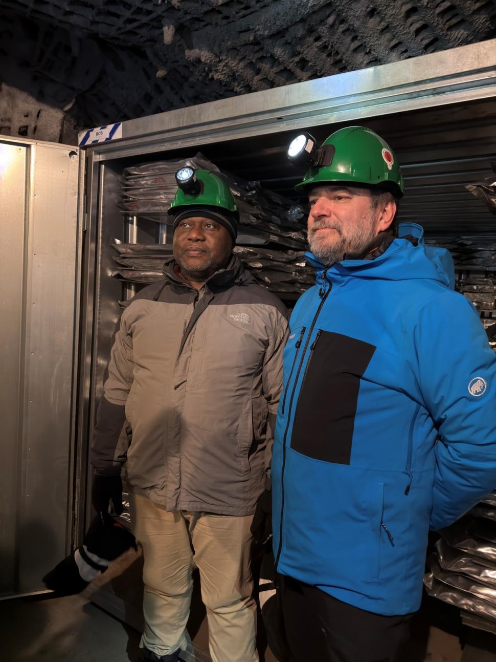 35 de țări și-au trimis memoria în Arctica. România lipsește. Ce păstrează seiful din permafrost al omenirii 1054920