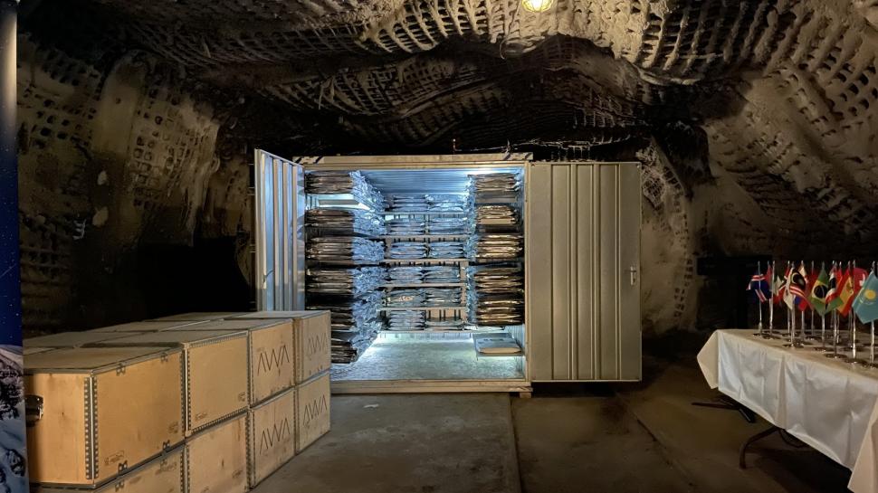 35 de țări și-au trimis memoria în Arctica. România lipsește. Ce păstrează seiful din permafrost al omenirii 1054921