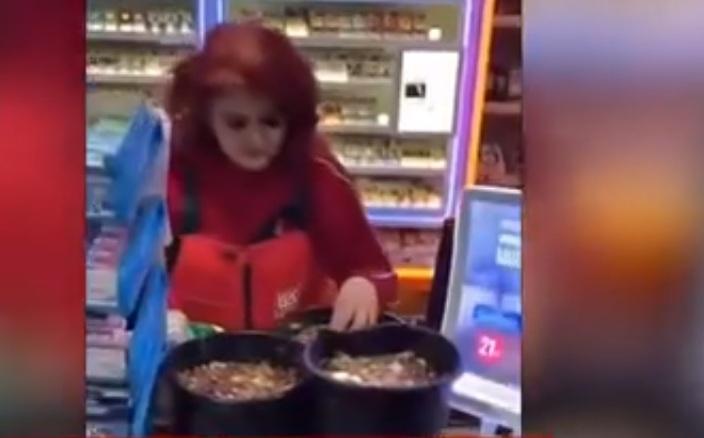 ERATĂ: Imaginile cu plata benzinei cu trei găleți de monede nu au legătură cu scumpirile din cauza războiului 1055366