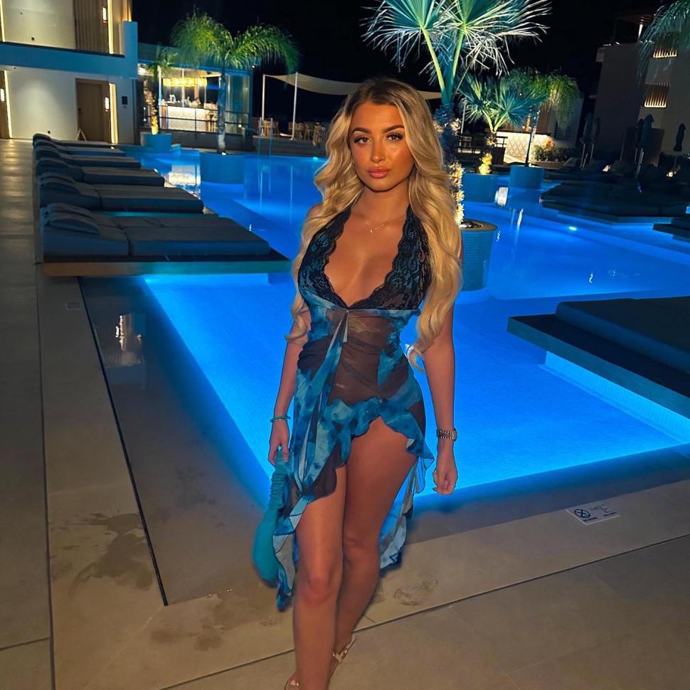 O cosmeticiană care a stat un an într-o închisoare din Dubai a ajuns acasă. Familia ei spune că n-a avut acces la duș o lună  1055349