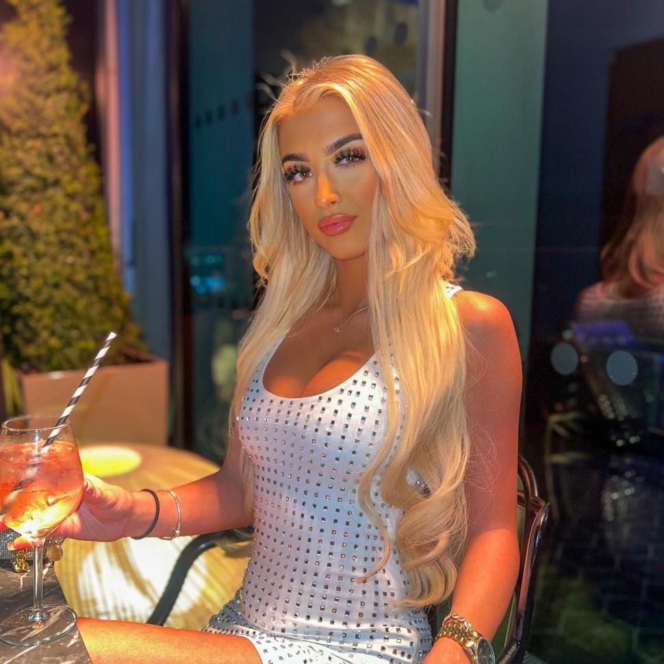 O cosmeticiană care a stat un an într-o închisoare din Dubai a ajuns acasă. Familia ei spune că n-a avut acces la duș o lună  1055350