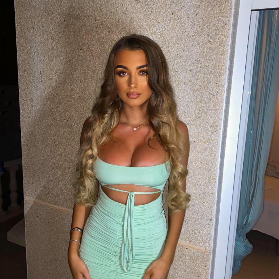 O cosmeticiană care a stat un an într-o închisoare din Dubai a ajuns acasă. Familia ei spune că n-a avut acces la duș o lună  1055358