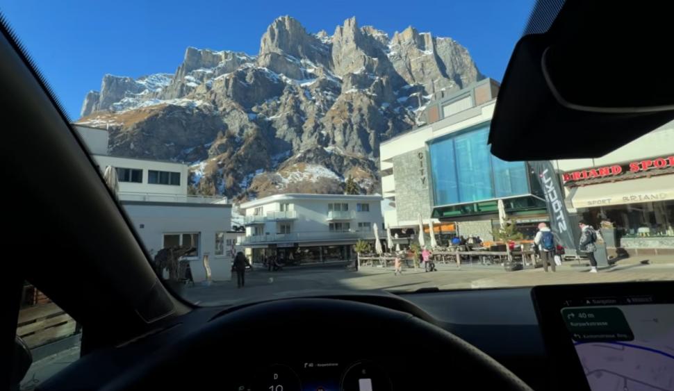 Un vlogger a vizitat un sat idilic care le dă 27.000 de euro celor care se mută acolo, dar a fost uimit de ce a aflat. "Era o capcană" 1055213