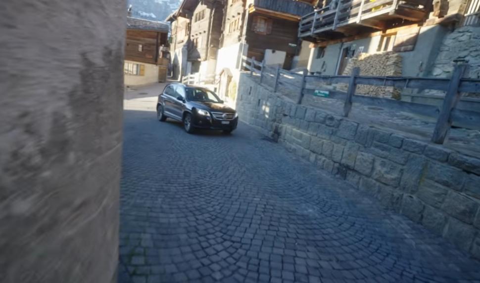 Un vlogger a vizitat un sat idilic care le dă 27.000 de euro celor care se mută acolo, dar a fost uimit de ce a aflat. "Era o capcană" 1055221