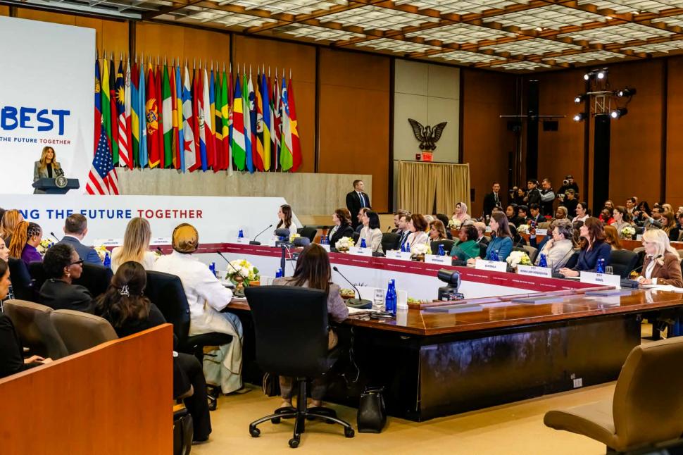 Imagini în premieră cu Mirabela Grădinaru la Washington, la summit-ul Melaniei Trump 1055761