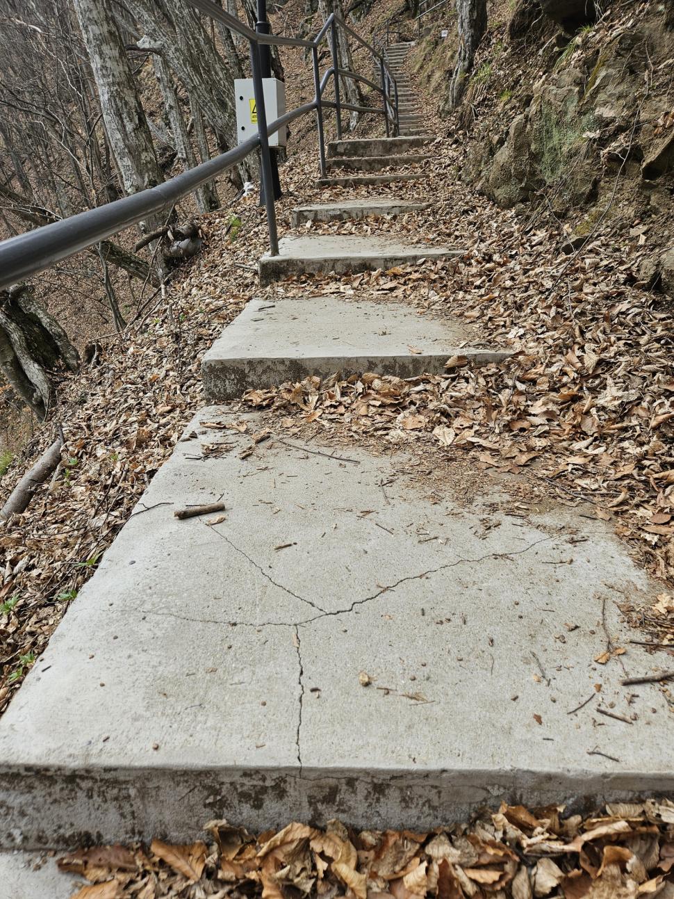 Cetatea Poenari se crapă și se „cojește”, la un an după restaurarea de 5 milioane de euro. Cum arată cel mai vizitat obiectiv din Argeș 1055937