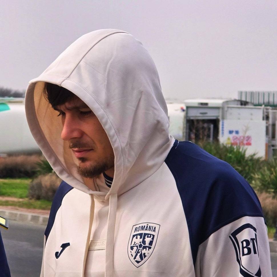 Lotul României a plecat spre Istanbul pentru barajul cu Turcia din Cupa Mondială 2026. „Plecăm încărcați cu încrederea unei națiuni” 1055868