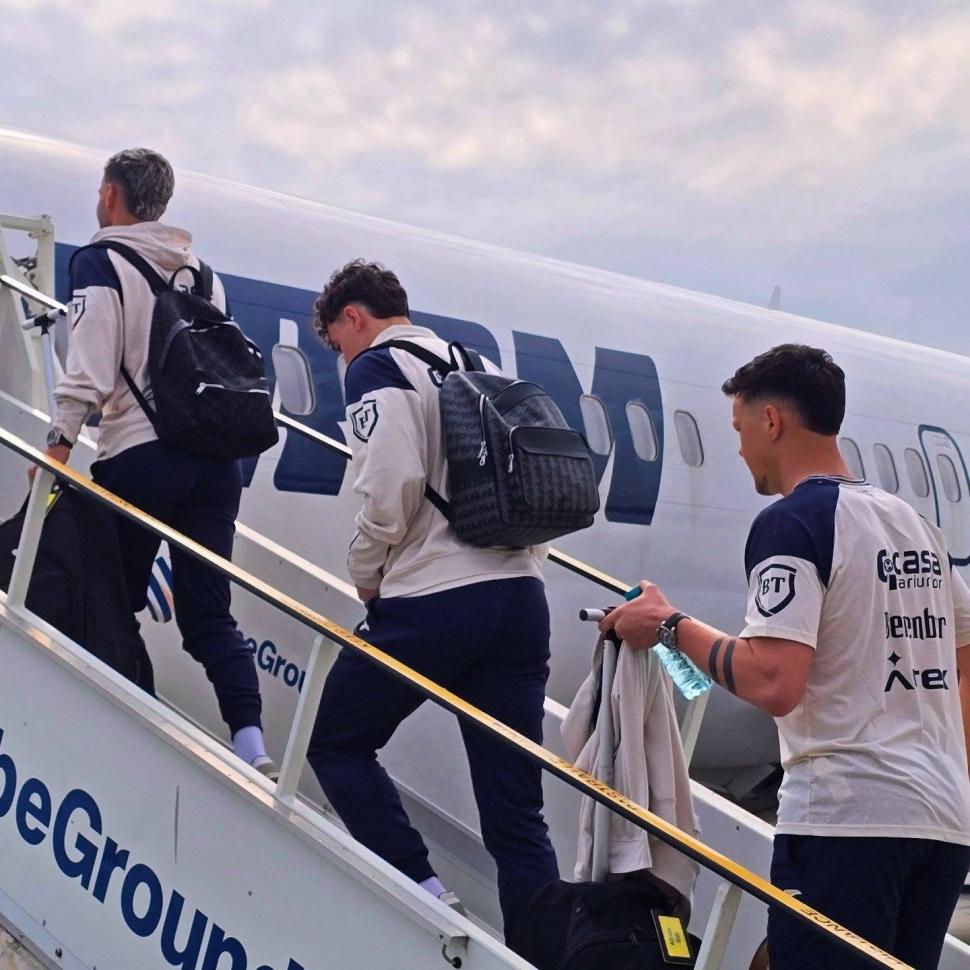 Lotul României a plecat spre Istanbul pentru barajul cu Turcia din Cupa Mondială 2026. „Plecăm încărcați cu încrederea unei națiuni” 1055869