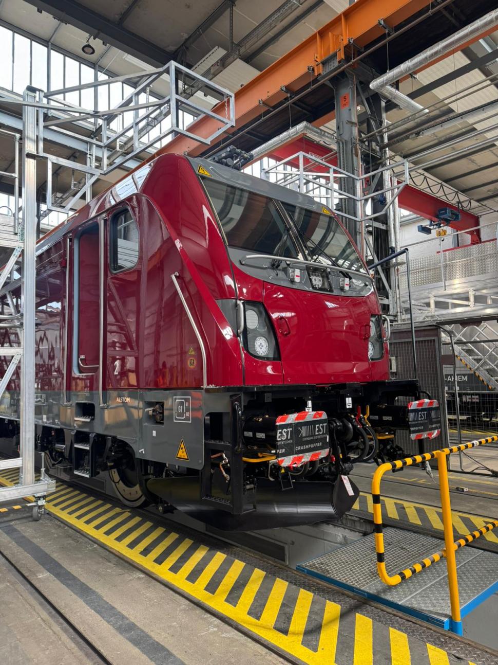 Prima locomotivă electrică nouă pentru CFR Călători ajunge în România în aprilie 1056060