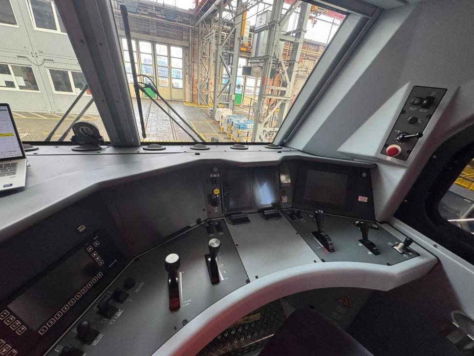 Prima locomotivă electrică nouă pentru CFR Călători ajunge în România în aprilie 1056064