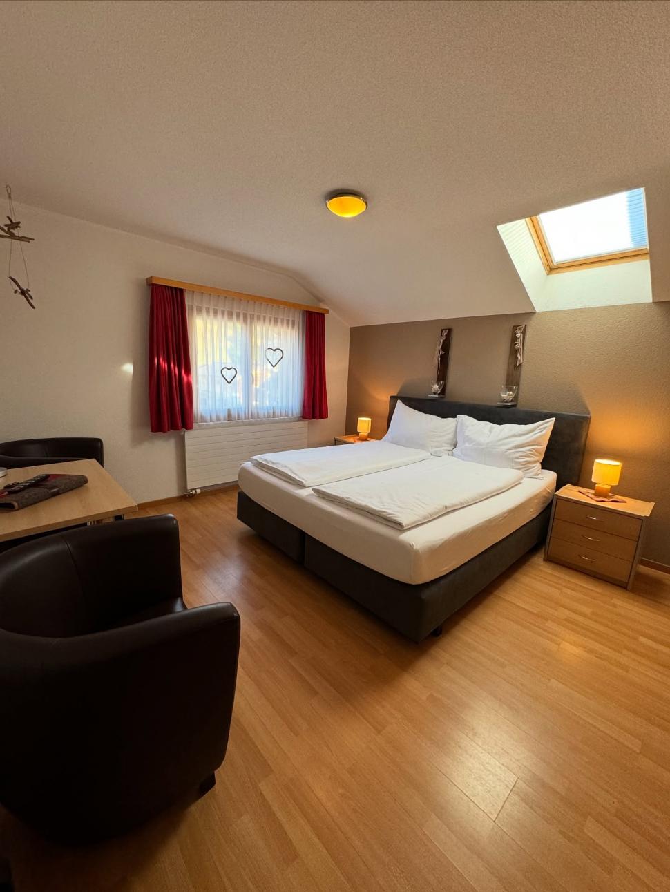 Se oferă recompensă de 100.000 de euro pentru cel care găsește un cumpărător pentru un hotel din Elveția. Proprietarul explică motivul 1055961