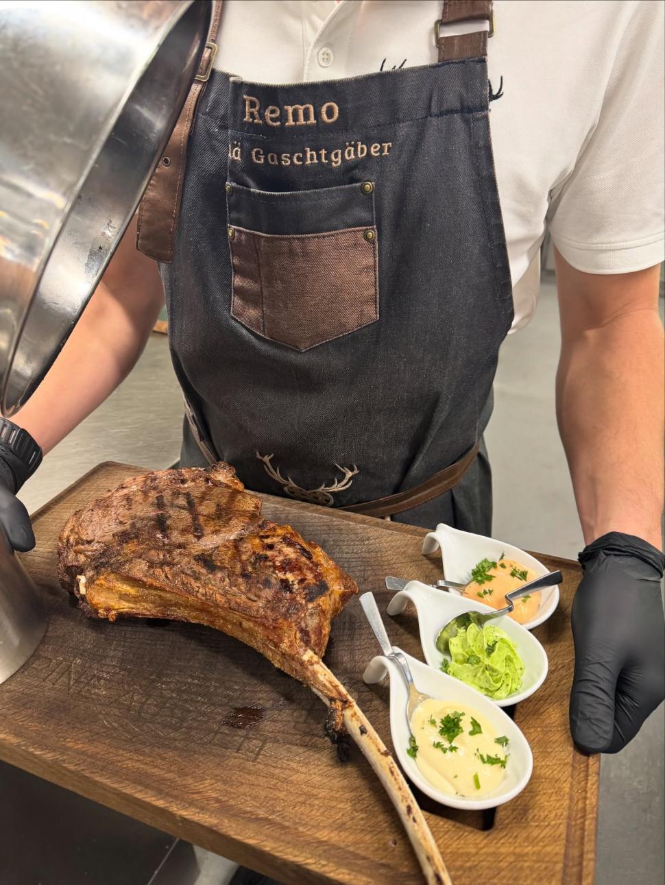 Se oferă recompensă de 100.000 de euro pentru cel care găsește un cumpărător pentru un hotel din Elveția. Proprietarul explică motivul 1055969