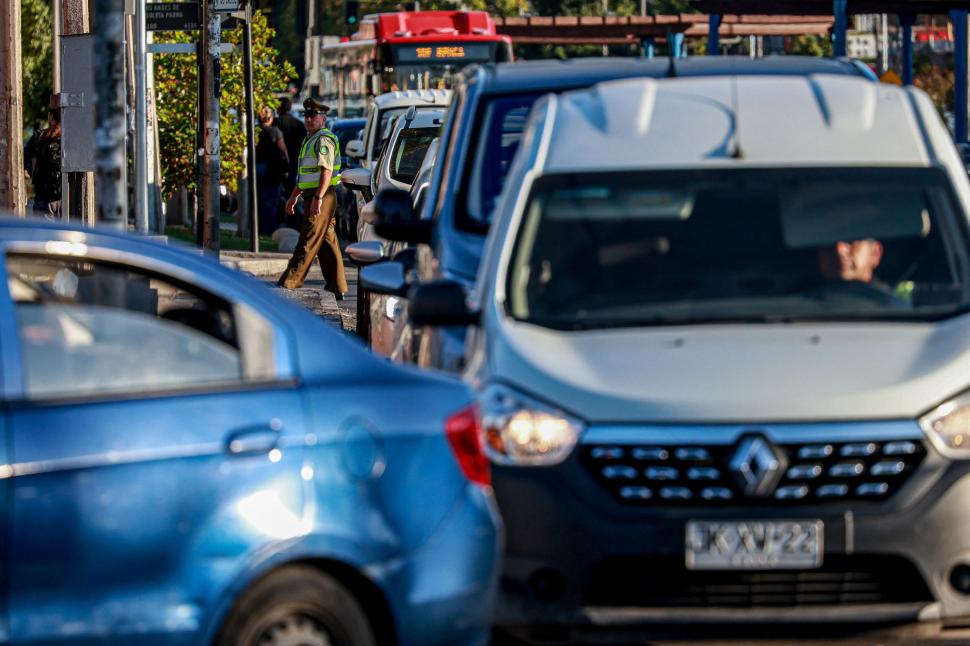 Sunt cozi uriașe la benzinării, după ce s-a anunțat scumpirea motorinei cu 54%, de joi, în Chile. Panica șoferilor, în imagini 1055998