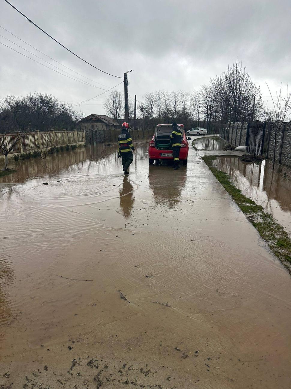 Dezastru în Teleorman după codul galben de vânt și ploi: solarii distruse și locuințe inundate 1056734