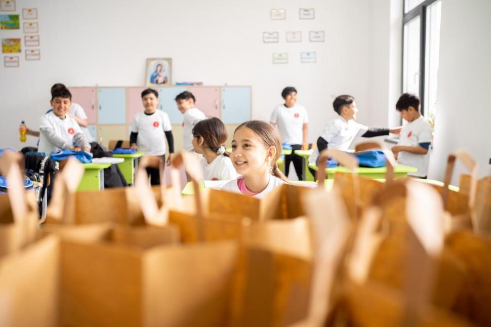 Fundația Carmistin extinde campania Ziua Meselor Școlare în Prahova: aproape 300 de copii au primit o masă caldă la Mizil 1056750