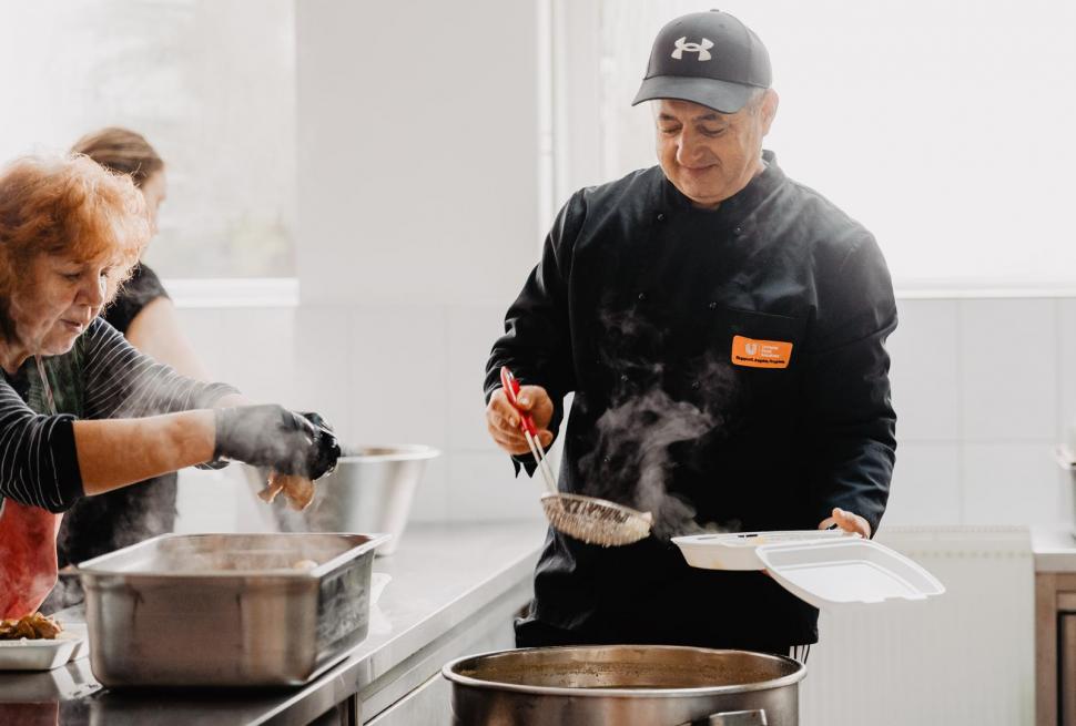 Fundația Carmistin extinde campania Ziua Meselor Școlare în Prahova: aproape 300 de copii au primit o masă caldă la Mizil 1056751