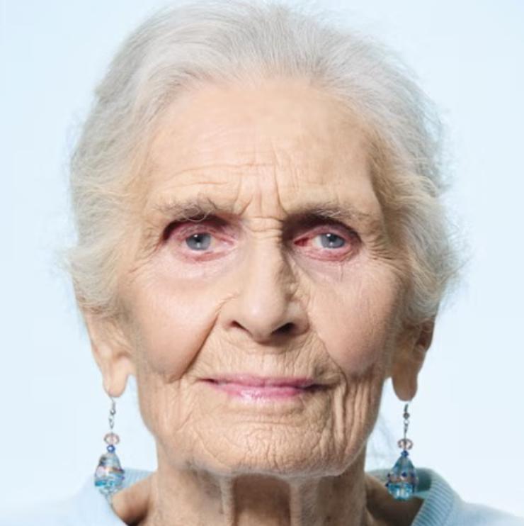 A murit cel mai în vârstă model în activitate din lume. Daphne Selfe avea 97 de ani  1057001