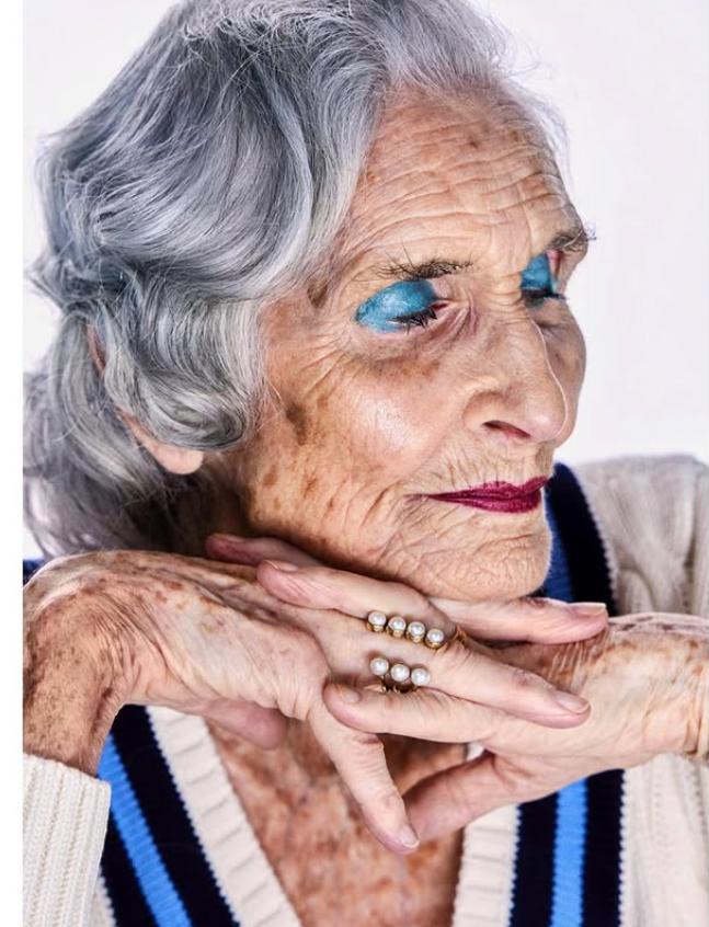 A murit cel mai în vârstă model în activitate din lume. Daphne Selfe avea 97 de ani  1057003