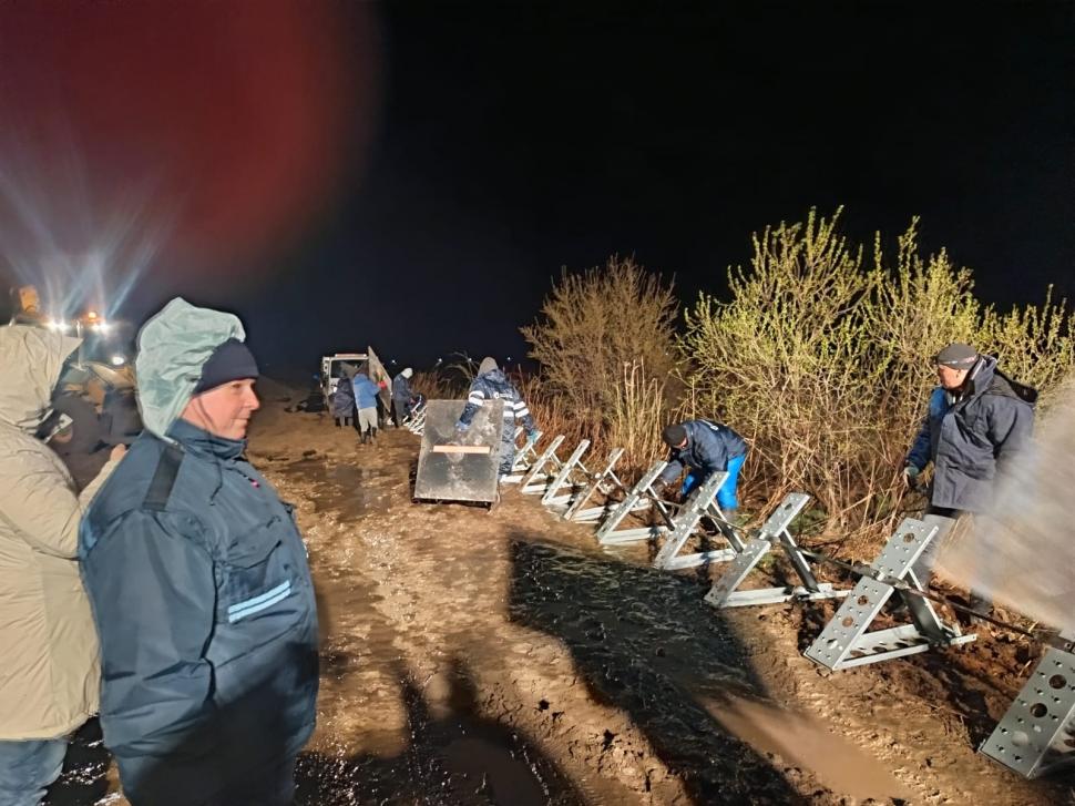 Inundații în Moldova. O persoană a fost salvată după o viitură pe râul Putna. Drumuri luate de ape, zeci de oameni evacuați 1056896