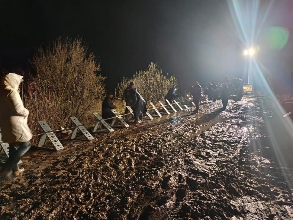 Inundații în Moldova. O persoană a fost salvată după o viitură pe râul Putna. Drumuri luate de ape, zeci de oameni evacuați 1056897