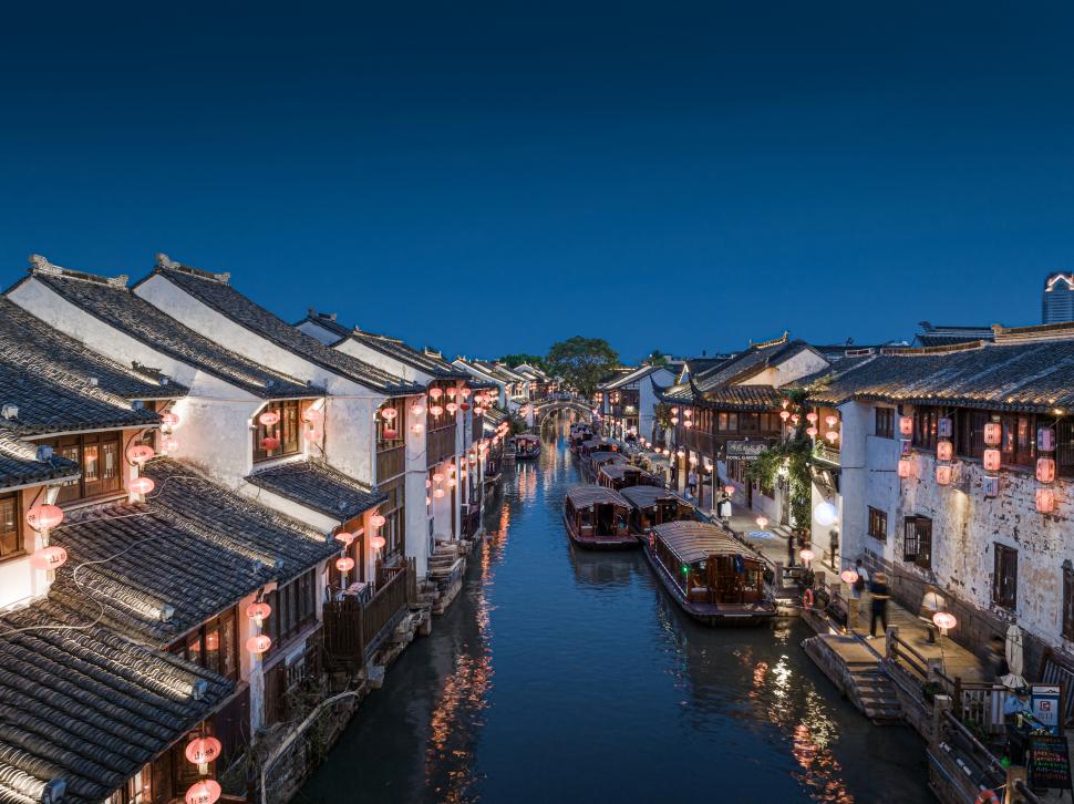 „Veneția Estului”: Orașul de poveste de lângă Shanghai, unde străzile sunt, de fapt, canale luminate de lampioane 1057088