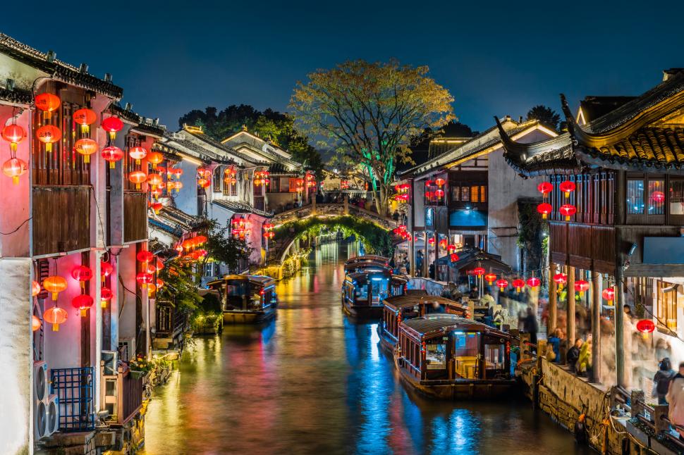 „Veneția Estului”: Orașul de poveste de lângă Shanghai, unde străzile sunt, de fapt, canale luminate de lampioane 1057090
