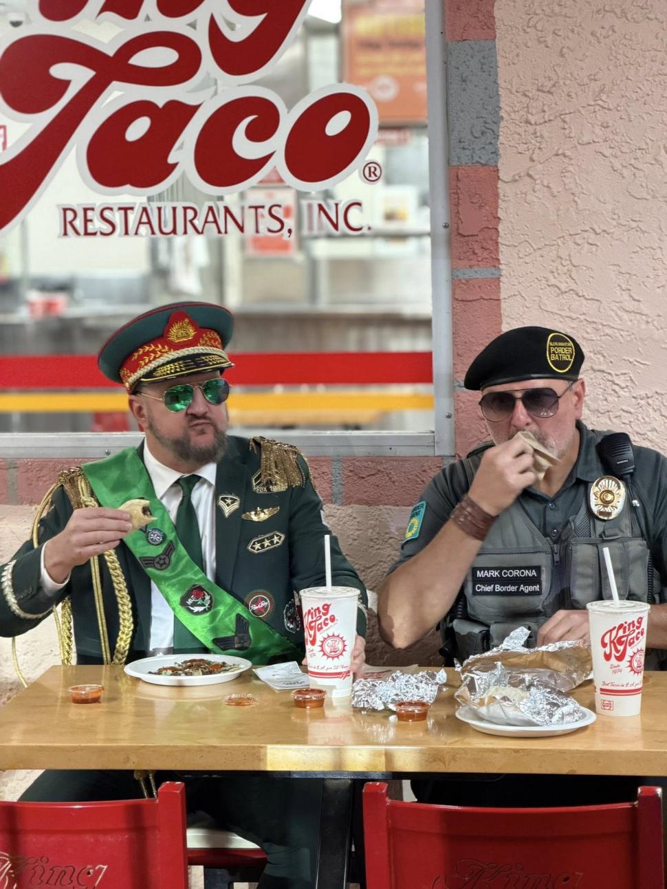 Un bărbat și-a cumpărat cu 19.000 de dolari o bucată de pământ și și-a făcut o „țară”. Regulile ciudate din Republica Slowjamastan 1057434