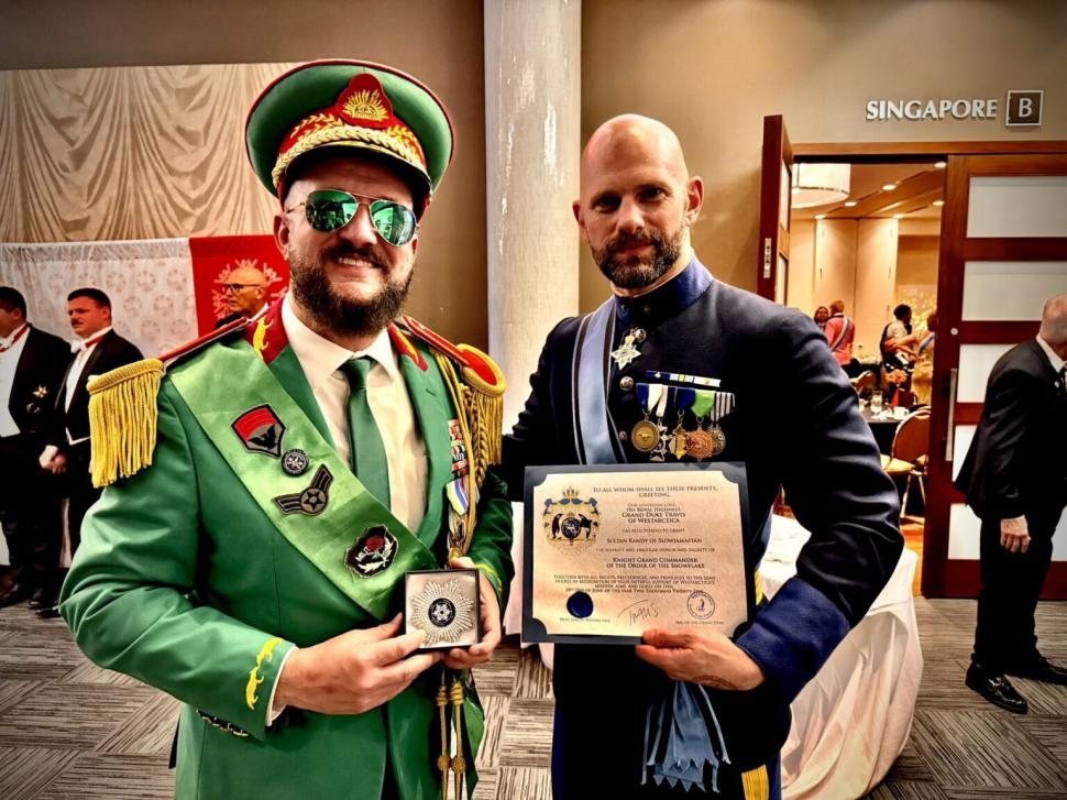 Un bărbat și-a cumpărat cu 19.000 de dolari o bucată de pământ și și-a făcut o „țară”. Regulile ciudate din Republica Slowjamastan 1057439