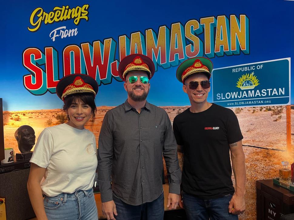 Un bărbat și-a cumpărat cu 19.000 de dolari o bucată de pământ și și-a făcut o „țară”. Regulile ciudate din Republica Slowjamastan 1057441