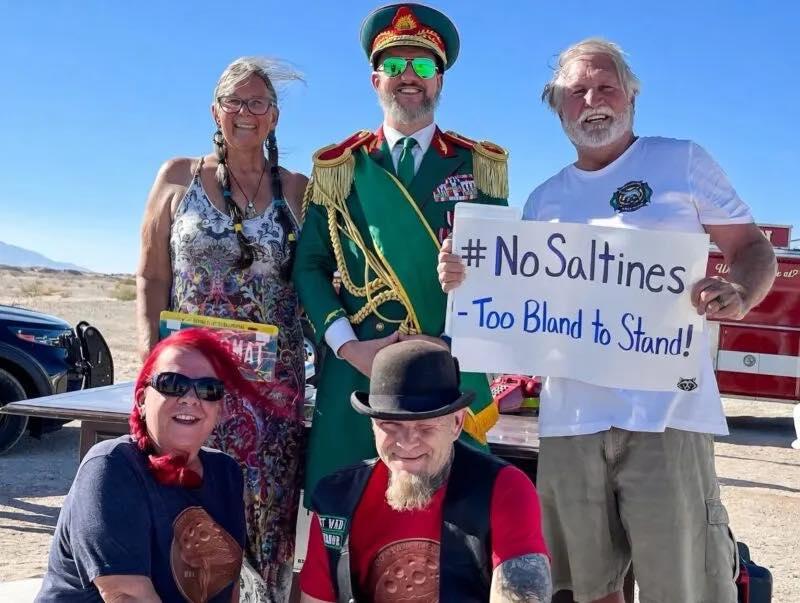 Un bărbat și-a cumpărat cu 19.000 de dolari o bucată de pământ și și-a făcut o „țară”. Regulile ciudate din Republica Slowjamastan 1057442