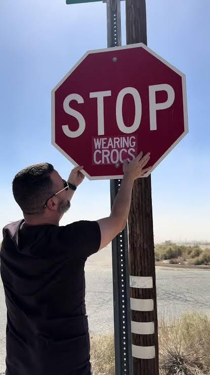 Un bărbat și-a cumpărat cu 19.000 de dolari o bucată de pământ și și-a făcut o „țară”. Regulile ciudate din Republica Slowjamastan 1057444