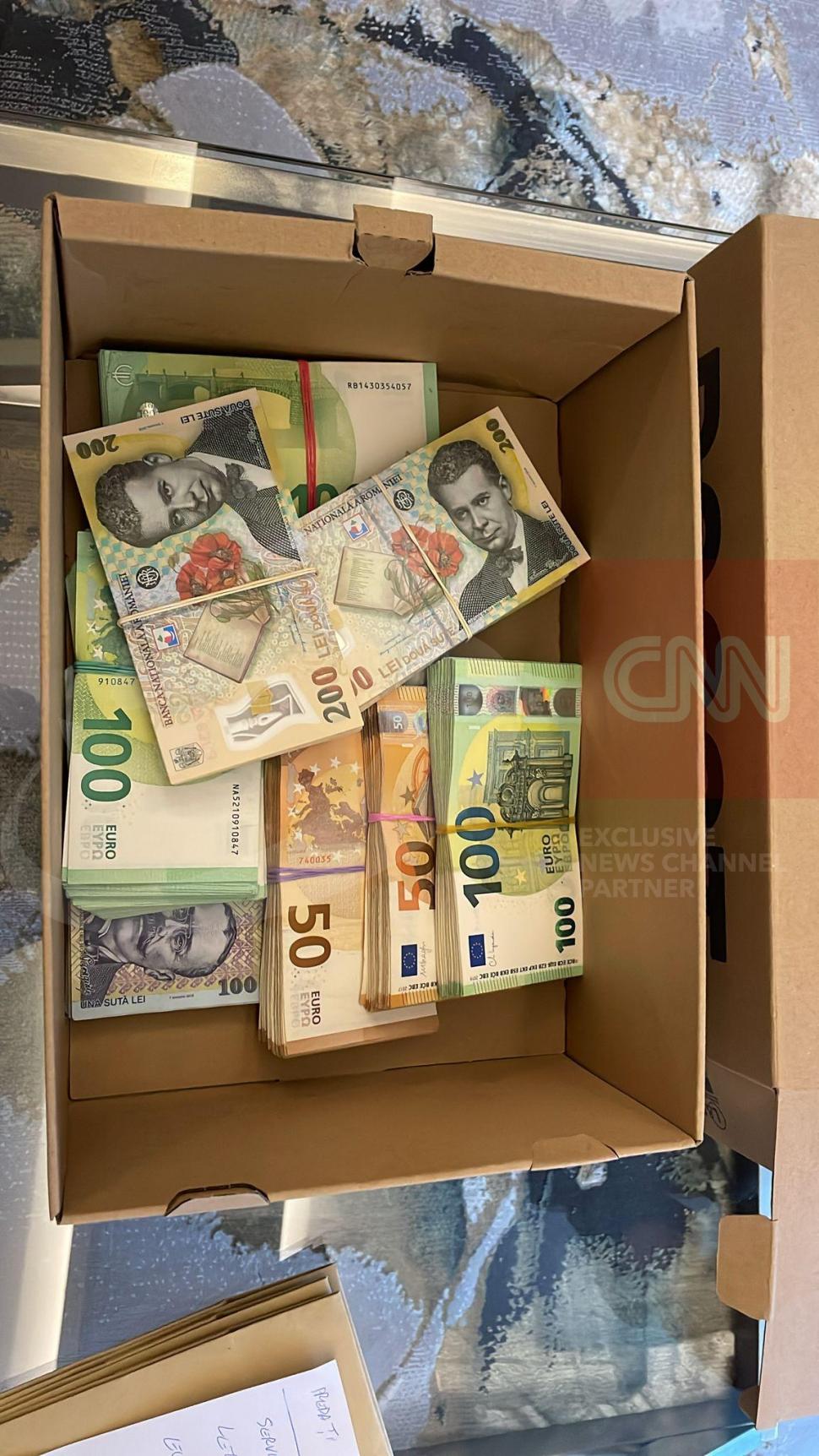 Cum arată cutiile pline cu bani găsite în casă la fostul șef de cabinet al lui Grindeanu: Procurorii DNA au numărat sute de mii de euro 1057393
