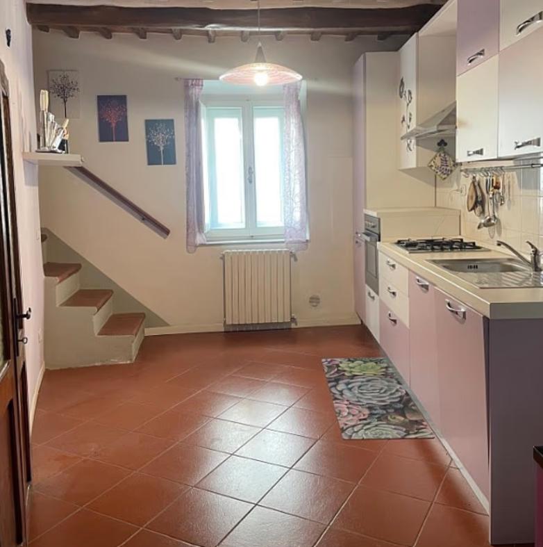 Doi soți care nu mai făceau față ratelor au renunțat la tot și au cumpărat o casă total renovată în Italia, care a costat cât o mașină 1057365